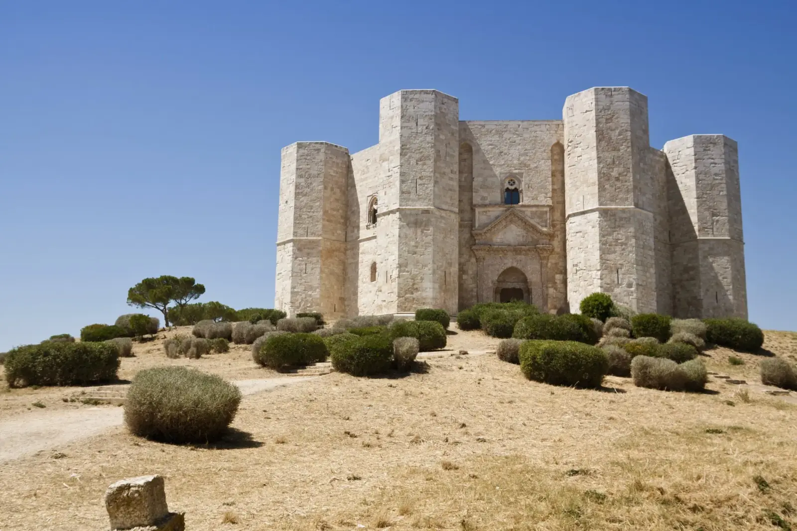 Castel del Monte, fortezza ottagonale federiciana patrimonio dell'umanità UNESCO
