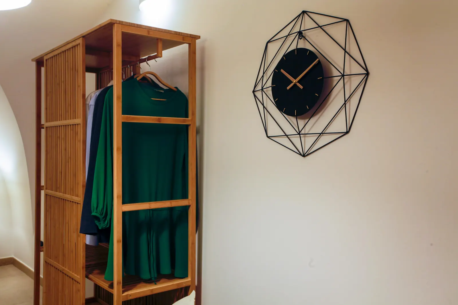 Camera da letto di Domus Midì con letto matrimoniale e luce naturale
