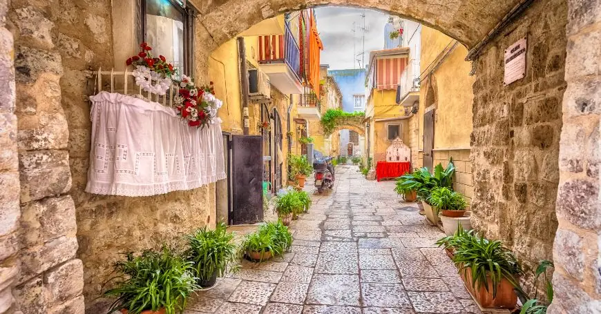 Bari Vecchia, il centro storico di Bari con i suoi vicoli suggestivi